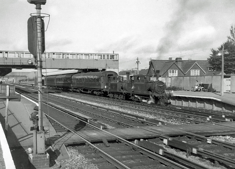 Photo of A1X 0-6-0 tanks 32650 and 32640 arriving at Havant with the empty coaching stock train from Fratton, September 9th 1962