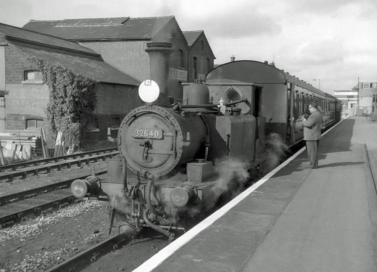 Photo of A1X 0-6-0 tank 32640 at Havant on the first train of the day from Havant to Hayling island. The 10.05 departure on 9th September 1962