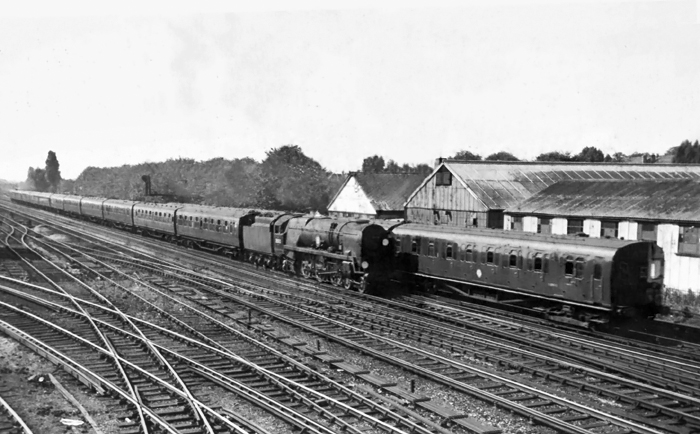 Photo of Bulleid Merchant Navy  Class pacific number 35012, United States Lines, overtaking a 4-Sub electric unit near to Wimbledon 