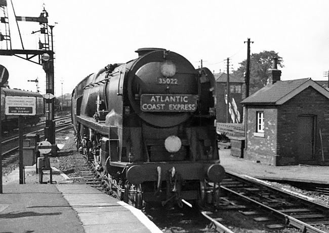 Photo of Bulleid Merchant Navy  Class pacific number 35022, Holland Amerika Line, brings the 12.30 from Exeter to London, Waterloo, the up Atlantic Coast Express, into Salisbury on 4th Septemebr 1962