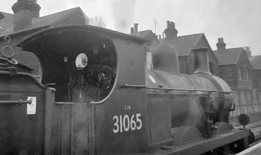 Photo of O1 Class 0-6-0 loco 31065 at Tonbridge on 10th June 1961