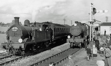 Photo of D1 Class 4-4-0 loco 31739 and H Class 0-4-4 tank at Dunton Green on 28th October 1961, the last day of operation of the branch line from Dunton Green to Westerham