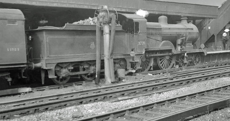 Photo of D1 Class 4-4-0 loco 31739 at Tonbridge on the 16.12 departure to Ashford, 10th June 1961