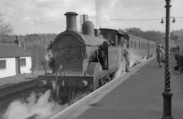 Photo of H class 0-4-4 tank loco in the bay platform At Oxted waiting on a train to either Tunbridge Wells West or East Grinstead, circa April 1962