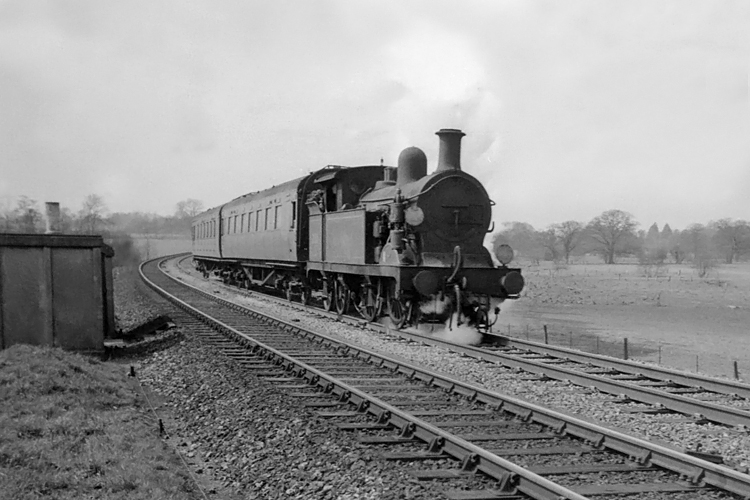 Photo of H class 0-4-4 tank loco number 31521near Tunbridge Wells West with an Oxted train, 19th April 1962