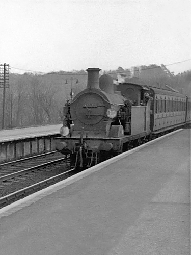 Photo of H class 0-4-4 tank loco number 31533 arriving
at Oxted from the South, circa April 1962