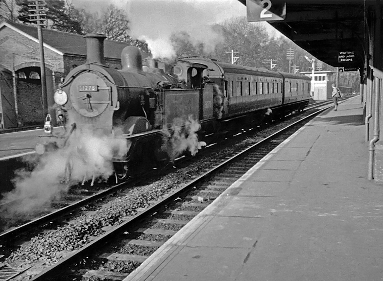 Photo of H class 0-4-4 tank loco number 31278 at Groombridge with an Oxted to Tunbridge Wells train in 1962