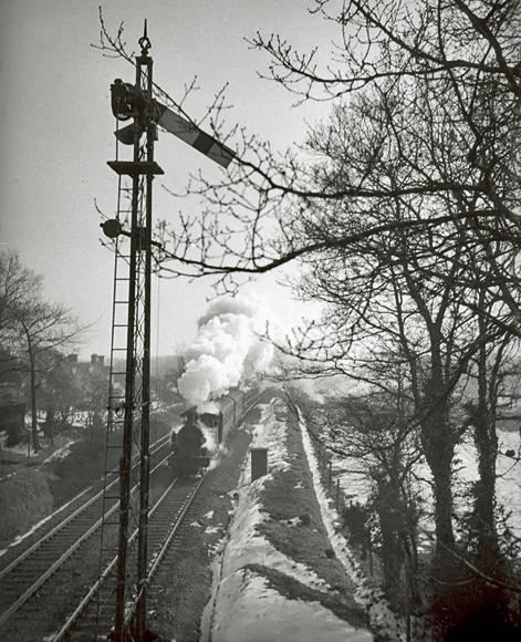 Photo of an  H class 0-4-4 tank probably just South of Hurst Green,  in Feb/March 1963