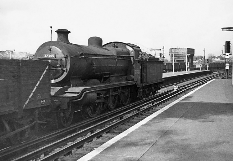 Photo of K class 2-6-0 hauling a goods train through East Croydon in 1961/1962