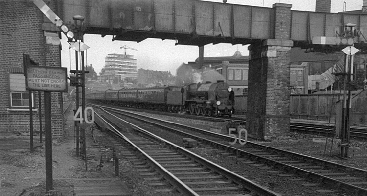 7th September 1962 photo of Lord Nelson Class 30861 on the 17.23 Waterloo to Bournemouth at Southampton