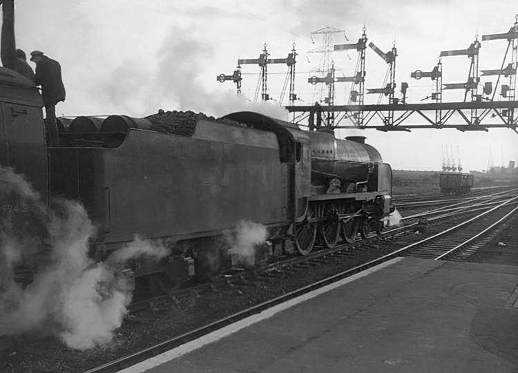 7th September 1962 photo of Lord Nelson Class 30861 on the 17.23 Waterloo to Bournemouth at Southampton