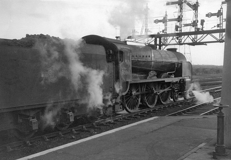 7th September 1962 photo of Lord Nelson Class 30861 on the 17.23 Waterloo to Bournemouth at Southampton