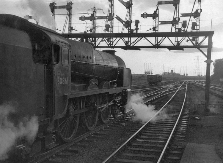 7th September 1962 photo of Lord Nelson Class 30861 on the 17.23 Waterloo to Bournemouth at Southampton