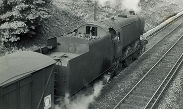 Photo of Q1 Class 0-6-0 33013 climbing out of Redhill towards Guildford on a goods train. Spring 1962