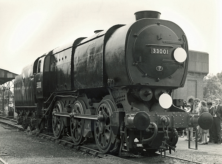 Photo of Q1 Class 0-6-0 33001 at Sheffield Park on the Bluebell Railweay in early summer 1977