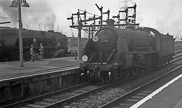 Photo of  Urie S15 Class 4-6-0 number 30507, with West Country Class pacific number 34014 on a down express from London, Waterloo behind, at Southampton in early September 1962