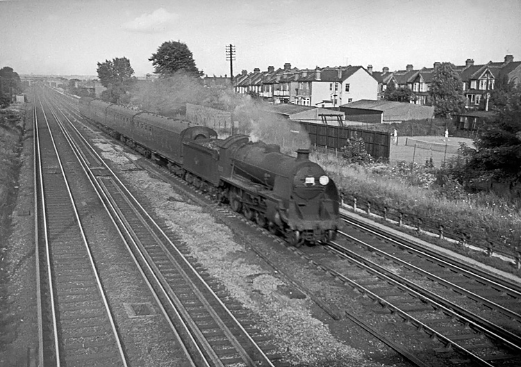 Photo of  Urie S15 class 4-6-0 number 30515 on a Waterloo  toBasingstoke local train heading past New Malden in 1962