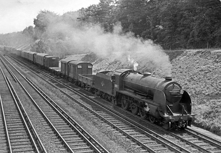 Photo of Maunsell  S15 class 4-6-0 number 30837 on a heavy goods train climbing away from Woking Junction towards Brookwood in 1962-1963