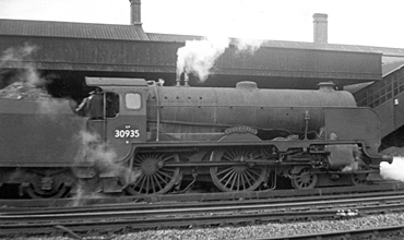 Photo of Schools Class 4-4-0 30935 at Tonbridge, believed to be on 10th June 1961