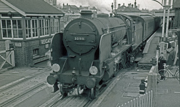 Photo of Schools Class 4-4-0 30911 at Reigate on 20th April 1962 on the 09.25 Margate to Birkenhead Inter Regional train, due off Redhill at 11.40