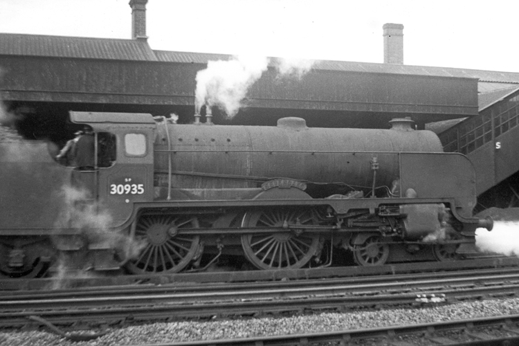 Photo of Schools Class 4-4-0 30935 at Tonbridge, believed to be on 10th June 1961