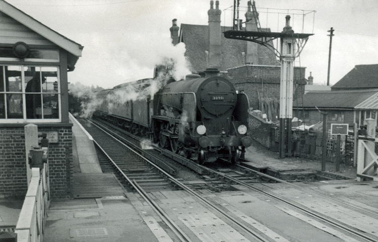 Photo of Schools Class 4-4-0 30911 at Reigate on 20th April 1962 on the 09.25 Margate to Birkenhead Inter Regional train, due off Redhill at 11.40