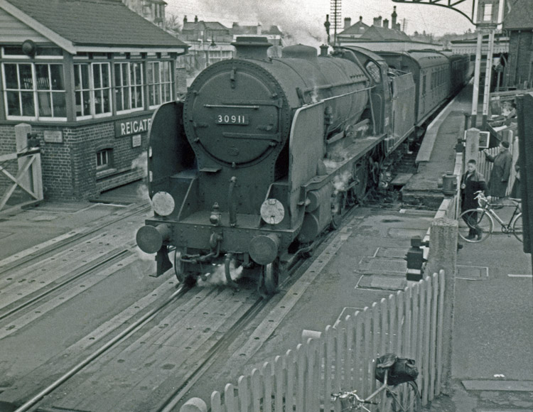 Photo of Schools Class 4-4-0 30911 at Reigate on 20th April 1962 on the 09.25 Margate to Birkenhead Inter Regional train, due off Redhill at 11.40