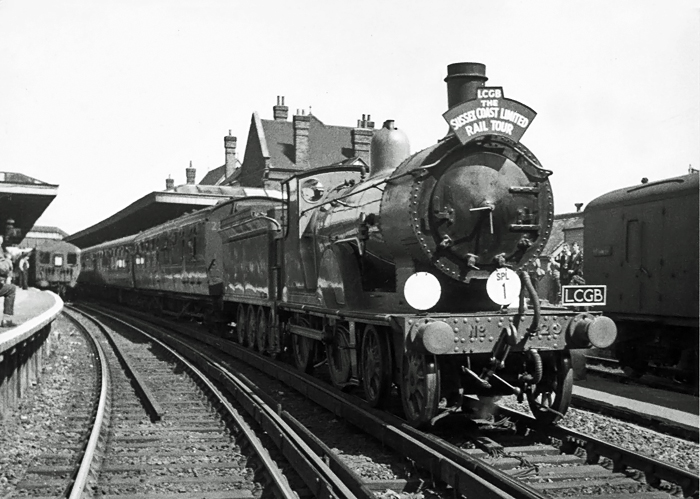 Photo of T9 class 4-4-0 number 30120 at Guildford on the Sussex Coast Limited Railtour on 24th June 1962