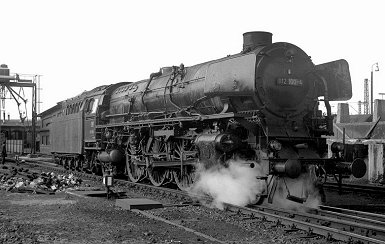 012 100-4 at Hamburg Altona loco shed