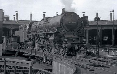 012 100-4 at Hamburg Altona loco shed